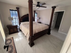 3 bedrooms, iron/ironing board, WiFi, bed sheets - Beautiful 3-bedroom house in enchanting North Fort Myers with AC (North Fort Myers)