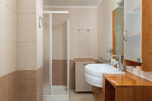 Shower, hair dryer, towels, toilet paper - Rhodes Garden Retreat (Rodos)