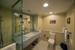 Deluxe Triple Room, Balcony, City View | Bathroom | Bathtub, free toiletries, slippers, towels