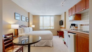 1 sovrum, strykjärn/strykbräda och internet