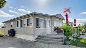 House (2 Bedrooms) | Front of property