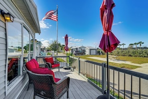 House (2 Bedrooms) | Interior - Deck & Resort Perks: Home 3 Mi to Fort Myers Beach (Fort Myers Beach)