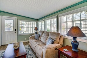 House (2 Bedrooms) | Interior - Deck & Resort Perks: Home 3 Mi to Fort Myers Beach (Fort Myers Beach)