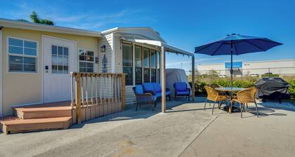 Relax Poolside: Couples Retreat 3 Mi to Gulf!