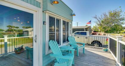 3 Mi to Gulf! Fort Myers Beach Gem w/ Pool Access