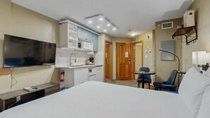 1 bedroom, iron/ironing board, internet