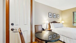 1 slaapkamer, een strijkplank/strijkijzer, internet