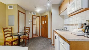 Refrigerador, microondas, lavavajillas, cafetera/tetera