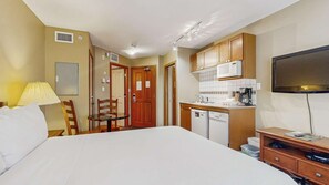 1 dormitorio, tabla de planchar con plancha, Internet