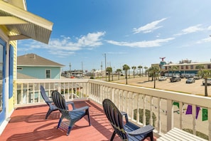 Interior - Steps to Pleasure Pier: Family Escape w/ Pool! (Galveston)