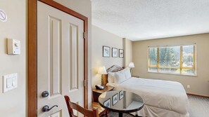 1 dormitorio, tabla de planchar con plancha, Internet
