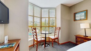 1 makuuhuone, silitysrauta/-lauta, internet