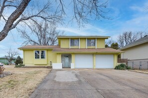 House (4 Bedrooms) | Interior - Bring the Family! Suburban Home w/ Yard in Omaha (Omaha)