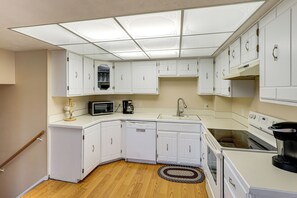 House (4 Bedrooms) | Interior - Bring the Family! Suburban Home w/ Yard in Omaha (Omaha)