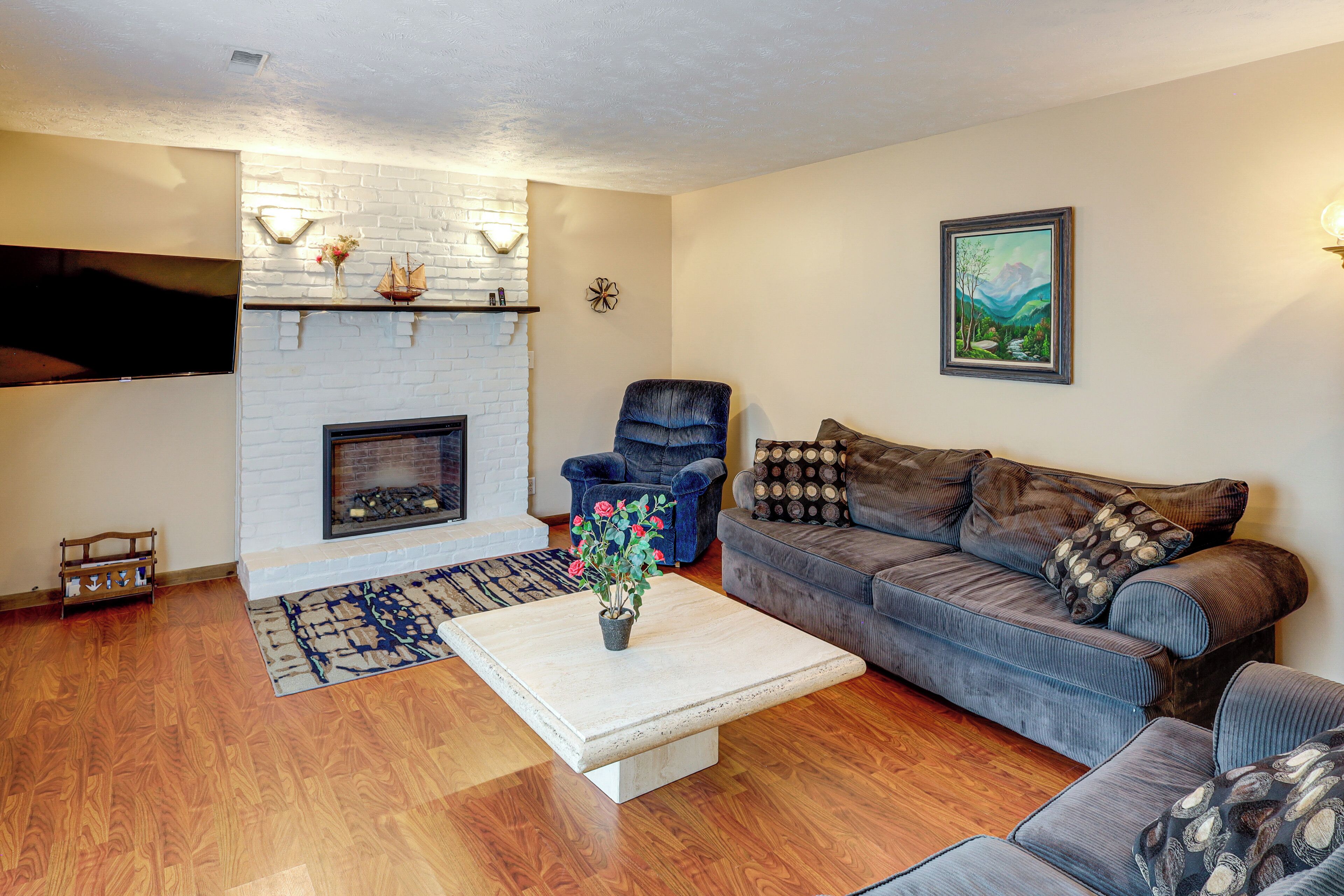 House (4 Bedrooms) | Front of property