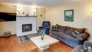 House (4 Bedrooms) | Front of property