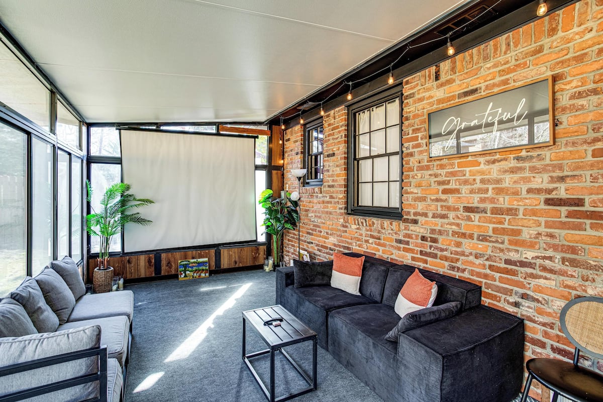 House (4 Bedrooms) | Front of property