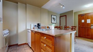 Refrigerador, microondas, horno y lavavajillas 