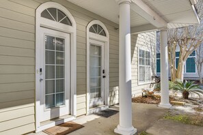 Apartment (2 Bedrooms) | Interior - Walkable Dtwn Fort Walton Beach Condo w/ Balcony! (Fort Walton Beach)