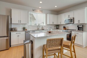 Interior - Modern New Braunfels Gem 3 Mi to Gruene Hall! (New Braunfels)