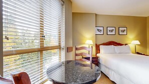 1 soverom, strykejern/-brett og internettilgang