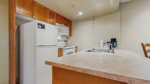 Refrigerador, microondas, horno y lavavajillas 