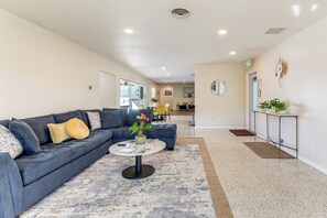 Interior - Heated Pool w/ No Fee! Vero Beach Oasis Near Ocean (Vero Beach)