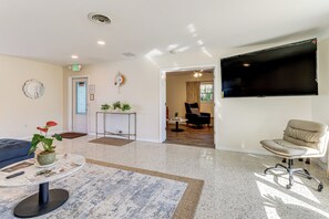 Interior - Heated Pool w/ No Fee! Vero Beach Oasis Near Ocean (Vero Beach)