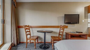 1 slaapkamer, een strijkplank/strijkijzer, internet