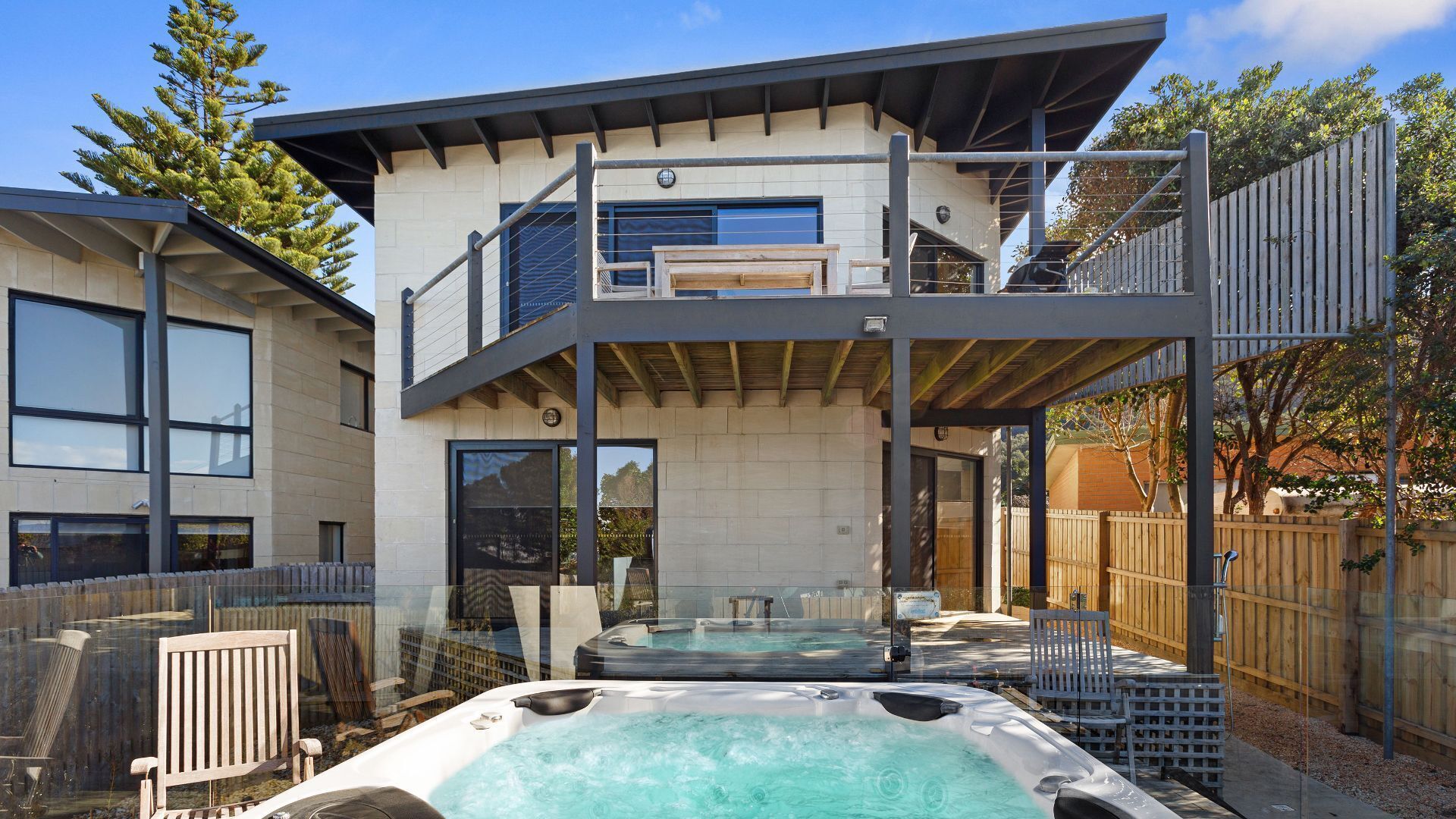 Tina de hidromasaje al aire libre