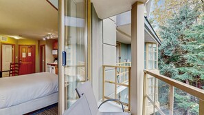 1 dormitori, planxa i posts de planxar i Internet