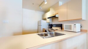 Refrigerador, microondas, horno, lavavajillas