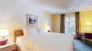 1 makuuhuone, silitysrauta/-lauta, internet