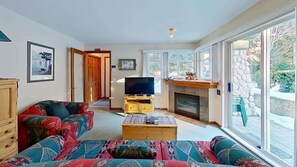 TV, fireplace - Whistler - The Lagoons 72 (Whistler)