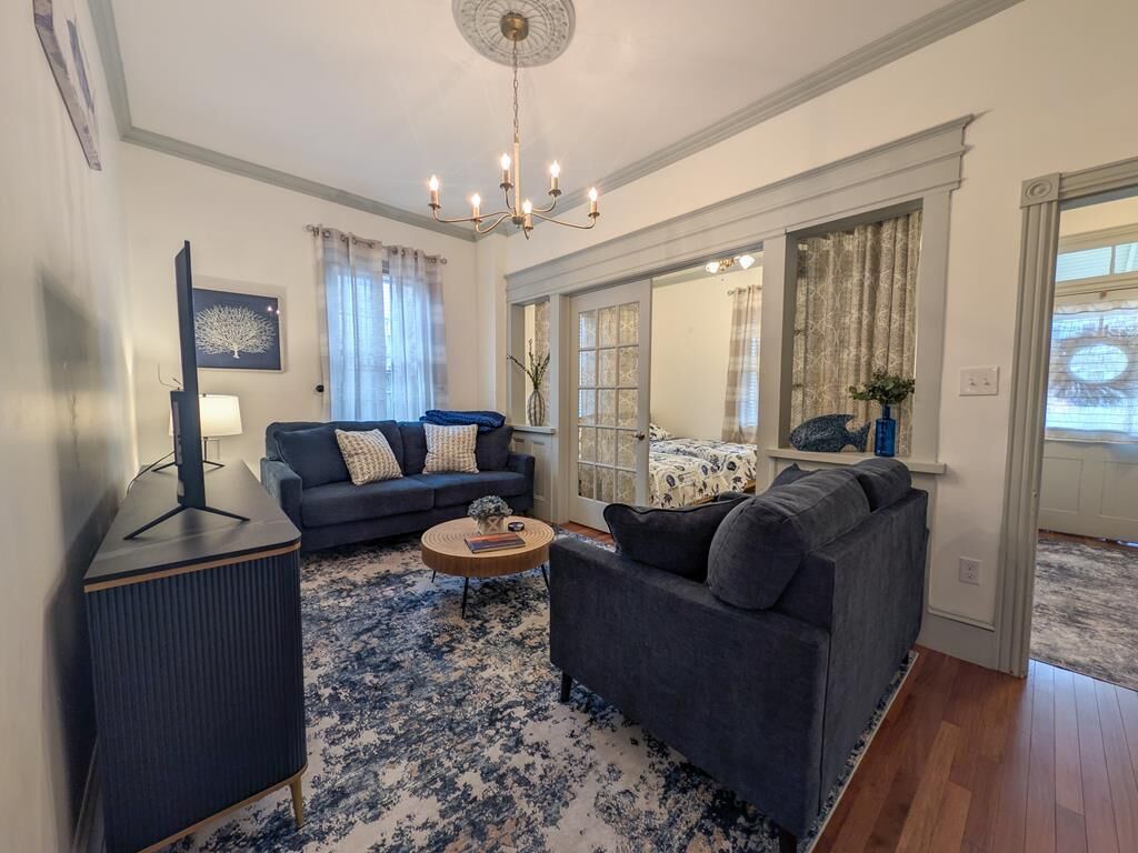 Updated 4br/2ba Victorian - Linens Included, Beach Box, Walkable, Off-street Parking - Villas, NJ
