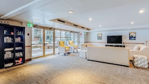 TV, fireplace - Whistler - The Aspens 225 (Whistler)