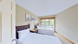 2 habitaciones, tabla de planchar con plancha y acceso a internet