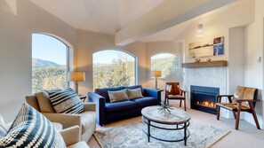 TV, fireplace - Whistler - The Marquise 605 (Whistler)