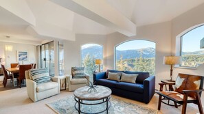 TV, fireplace - Whistler - The Marquise 605 (Whistler)