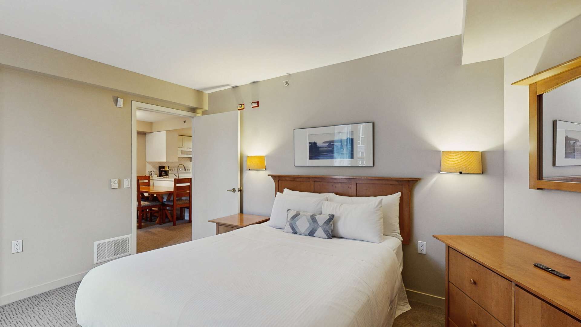 2 bedrooms, iron/ironing board, internet