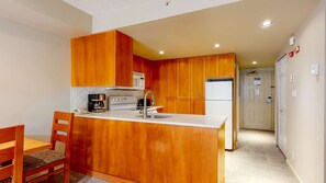 Refrigerador, microondas, horno, lavavajillas