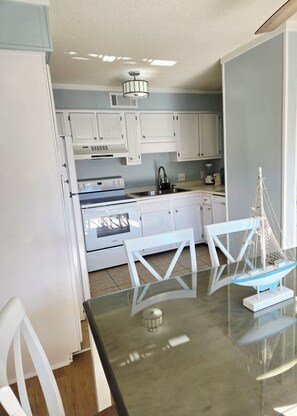 Private kitchen - Beautiful, comfortable, affordable 2 bdrm, 2 ba condo at oceanfront resort! (Myrtle Beach)