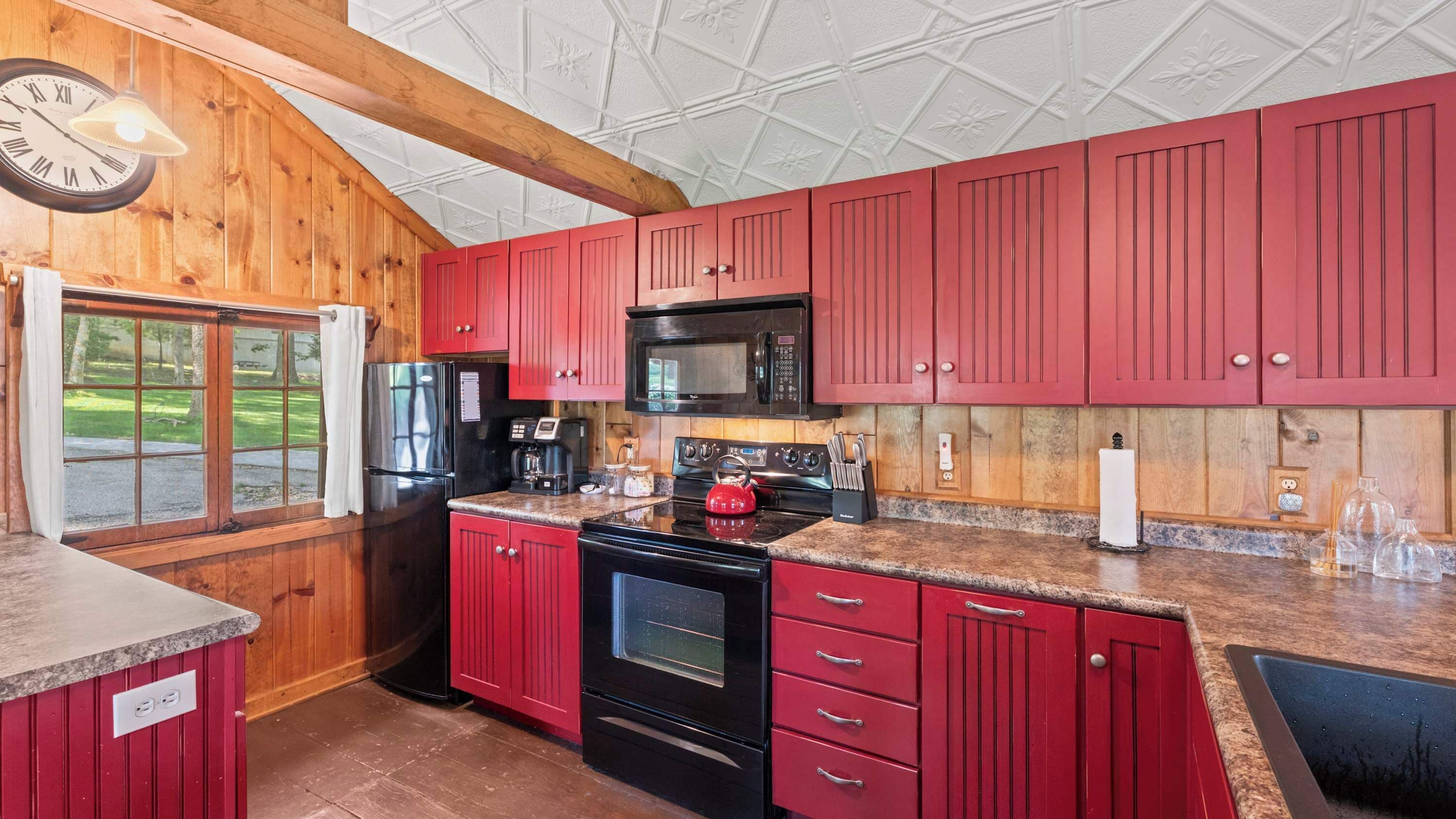 House, Multiple Beds, Patio (Log Cabin Retreat) | Private kitchen