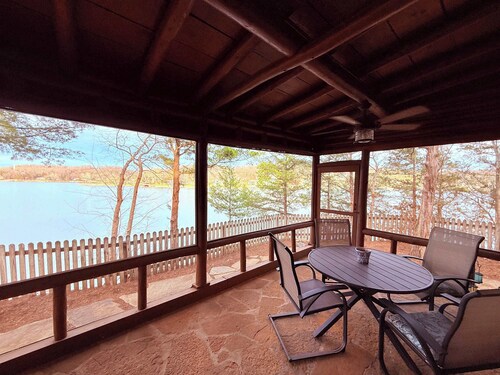 Log Cabin Retreat Two Cabins, One Stay