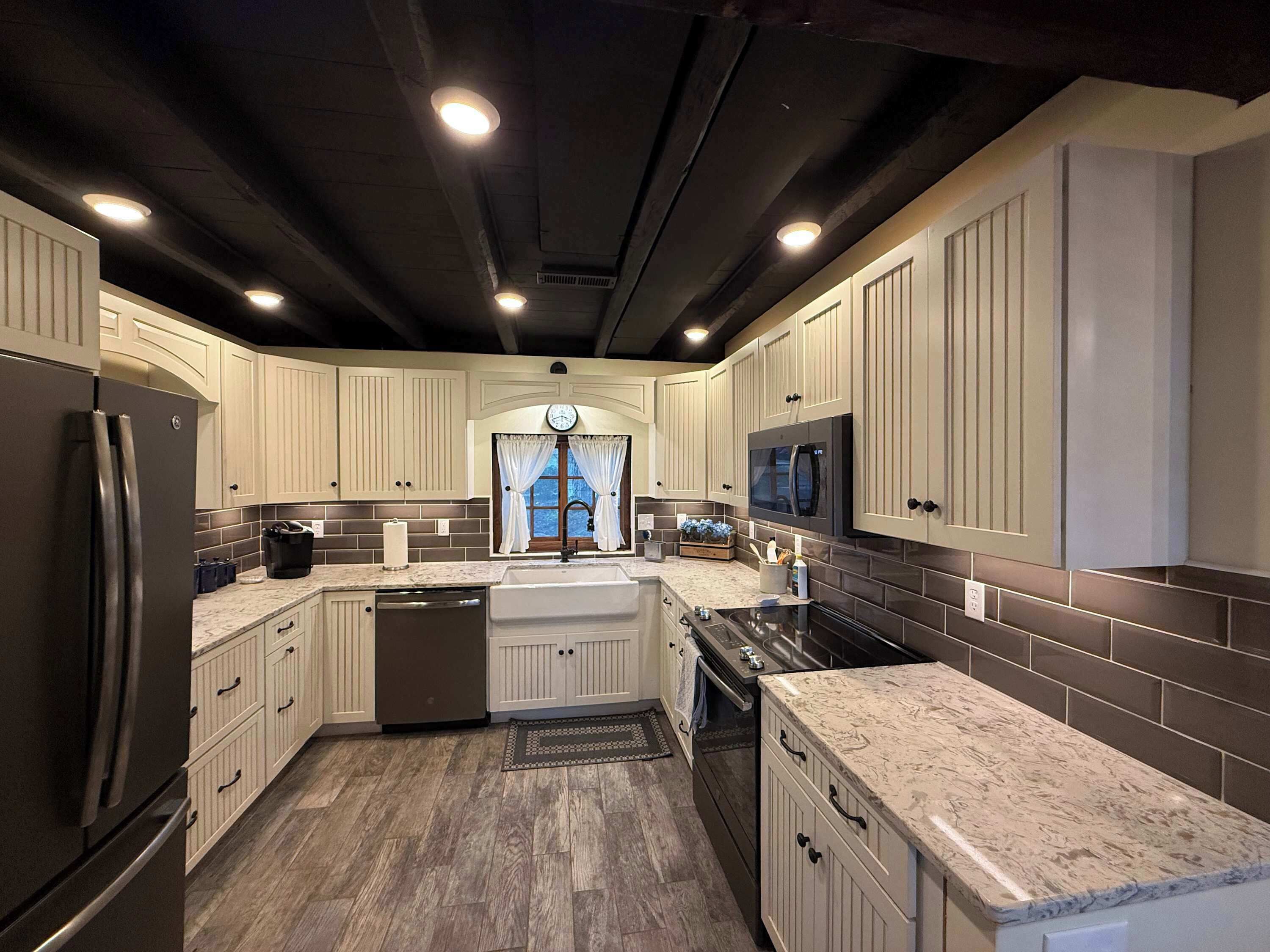 House, Multiple Beds, Patio (Log Cabin Retreat) | Private kitchen