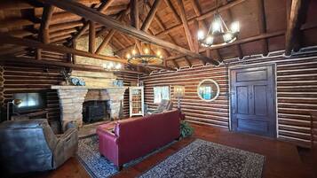 House, Multiple Beds, Patio (Log Cabin Retreat) | Interior