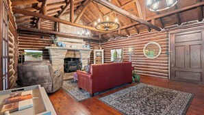 ハウス ベッド (複数台) パティオ (Log Cabin Retreat) | 内装