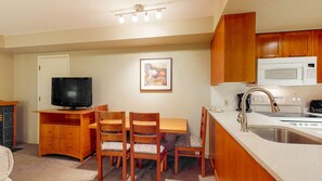 Refrigerador, microondas, horno, lavavajillas