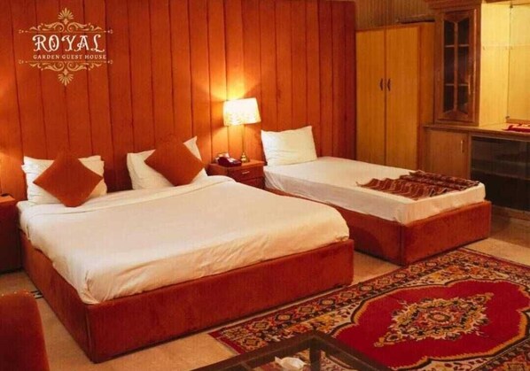 10 bedrooms, iron/ironing board, WiFi, bed sheets - RESIDENCY GUEST HOUSE (Islamabad)