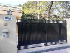 Property grounds - RESIDENCY GUEST HOUSE (Islamabad)